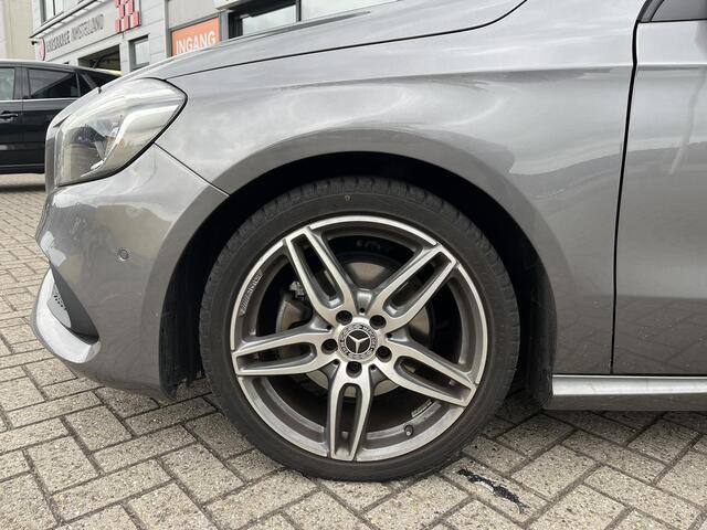 Mercedes-Benz A-KLASSE 200 Prestige Automaat | Lederen bekleding | Stoelverwarming | Parkeersensoren voor + achter + Camera | 18' LM-AMG velgen |