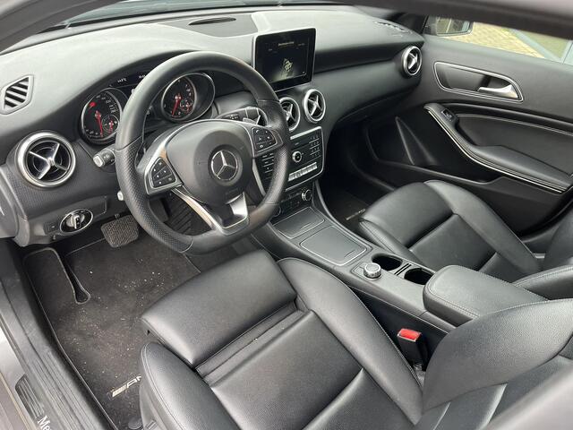 Mercedes-Benz A-KLASSE 200 Prestige Automaat | Lederen bekleding | Stoelverwarming | Parkeersensoren voor + achter + Camera | 18' LM-AMG velgen |
