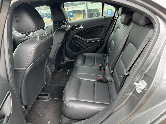 Mercedes-Benz A-KLASSE 200 Prestige Automaat | Lederen bekleding | Stoelverwarming | Parkeersensoren voor + achter + Camera | 18' LM-AMG velgen |