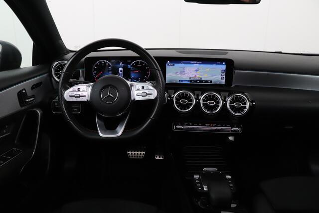 Mercedes-Benz A-KLASSE 180 Aut. AMG Night Pano-dak Memory Trekhaak Camera