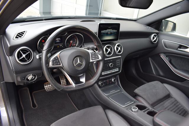Mercedes-Benz A-KLASSE 180 AMG pakket Pano | Flippers | Camera | Stoelverwarming