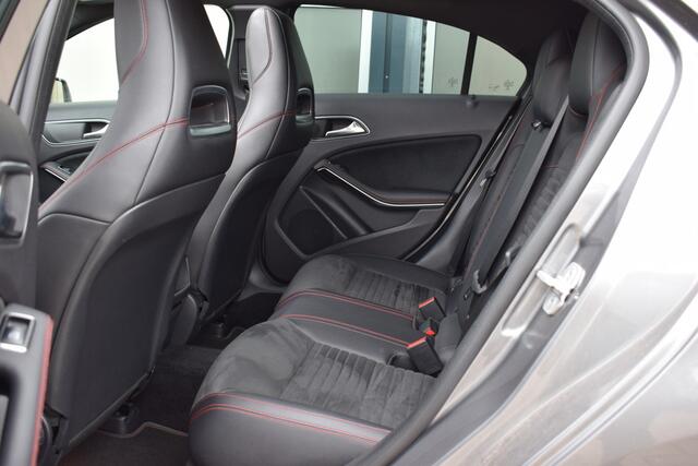 Mercedes-Benz A-KLASSE 180 AMG pakket Pano | Flippers | Camera | Stoelverwarming