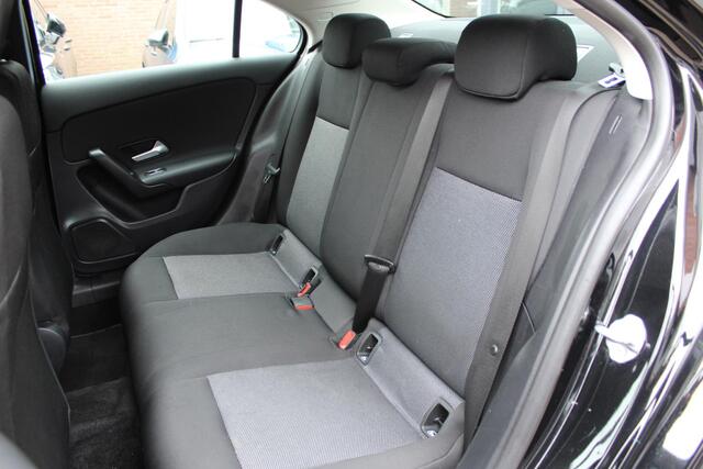 Mercedes-Benz A-KLASSE 180 | NL-AUTO+N.A.P! | CAMERA | CRUISE | ELEK-RAMEN | CPV | MEDIA/TEL | KEYLESS |