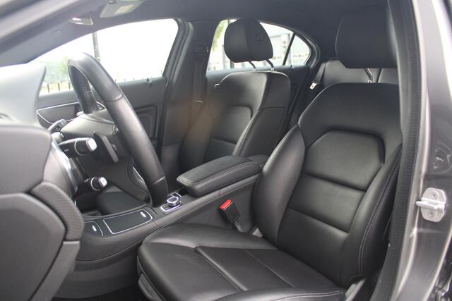 Mercedes-Benz A-KLASSE 200 Prestige - Camera - Stoelverwarming - Sportstoelen - LED - Leder - PDC - Navi - Rijklaar