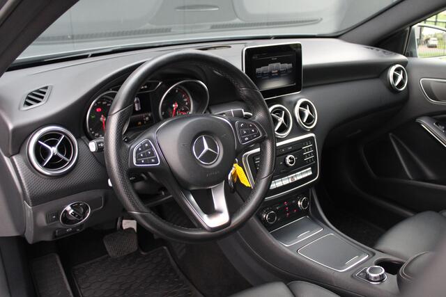 Mercedes-Benz A-KLASSE 200 Prestige - Camera - Stoelverwarming - Sportstoelen - LED - Leder - PDC - Navi - Rijklaar