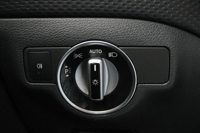 Mercedes-Benz A-KLASSE 200 Prestige - Camera - Stoelverwarming - Sportstoelen - LED - Leder - PDC - Navi - Rijklaar