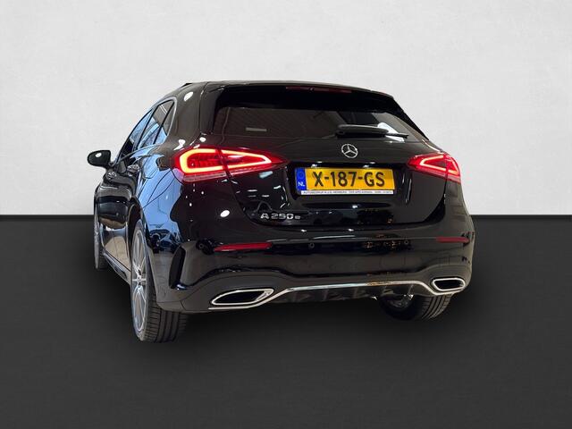 Mercedes-Benz A-KLASSE 250 e Premium AMG / PANO / CAMERA / CRUISE / 19'' / LEER / STOELVERW