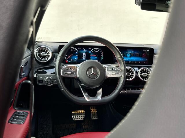 Mercedes-Benz A-KLASSE 250 e Premium AMG / PANO / CAMERA / CRUISE / 19'' / LEER / STOELVERW