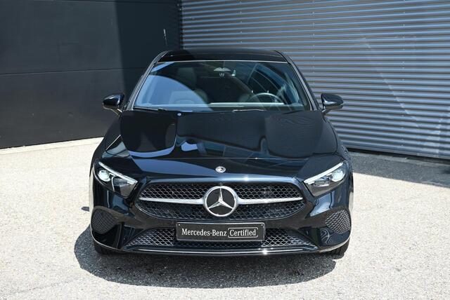 Mercedes-Benz A-KLASSE 250 e | Panoramadak | Luxury | MULTIBEAM LED Koplampen | Dodehoekassistent | Apple CarPlay | Android Auto | Sierdelen Lindehout Zwart | Privacy Glas Achter |