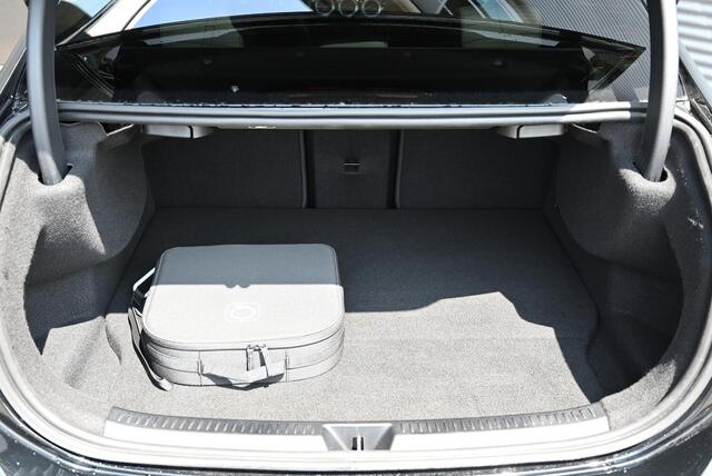 Mercedes-Benz A-KLASSE 250 e | Panoramadak | Luxury | MULTIBEAM LED Koplampen | Dodehoekassistent | Apple CarPlay | Android Auto | Sierdelen Lindehout Zwart | Privacy Glas Achter |