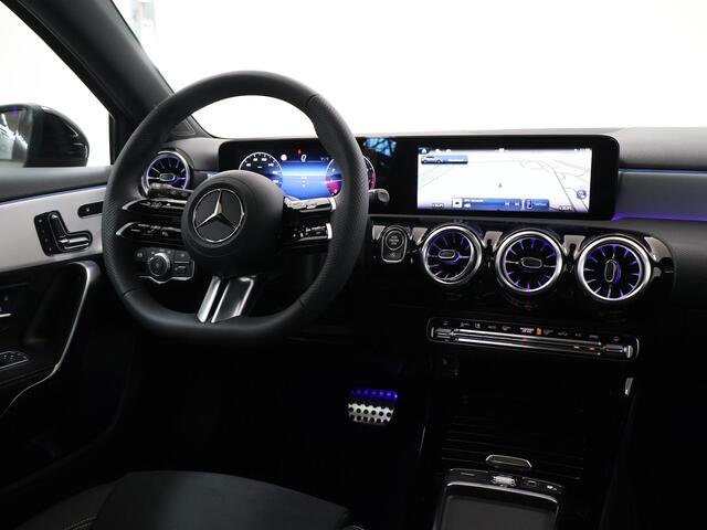 Mercedes-Benz A-KLASSE 180 Business Solution AMG | Panoramaschuifdak | AMG Line Plus | Night | Head-up display | Dodehoekassisten