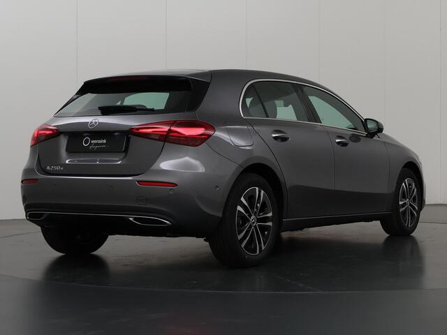 Mercedes-Benz A-KLASSE 250e Star Edition Luxury Line | Panoramaschuifdak | Trekhaak | Achteruitrijcamera