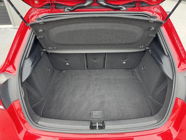 Mercedes-Benz A-KLASSE 200 Business Solution AMG Night | Panorama | 19" | Widescreen | NL Auto NAP