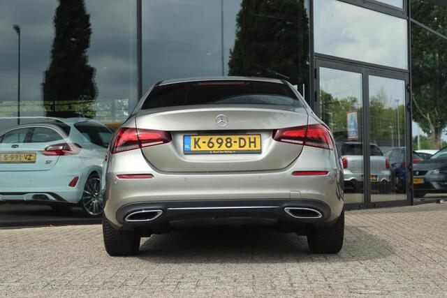 Mercedes-Benz A-KLASSE 180 PREMIUM PLUS | LED | NAVI | TREKHAAK | PDC | STOELVER. | WIDESCREEN