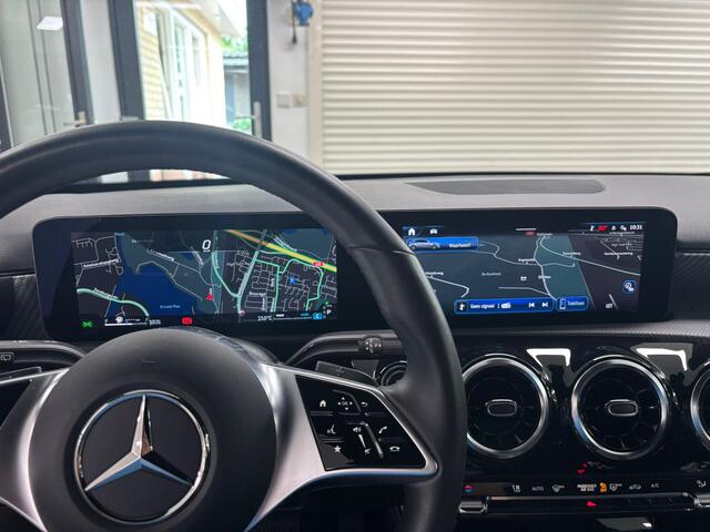 Mercedes-Benz A-KLASSE 180 Business Line Led Camera Parctronic