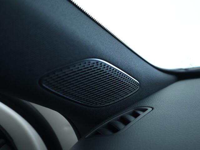 Mercedes-Benz A-KLASSE 180 Business Solution AMG AMG Line | Night Pakket | Panorama Schuif-Kanteldak | Sfeerverlichting. Inclusief 24 maanden MB Certified garantie voor Europa.