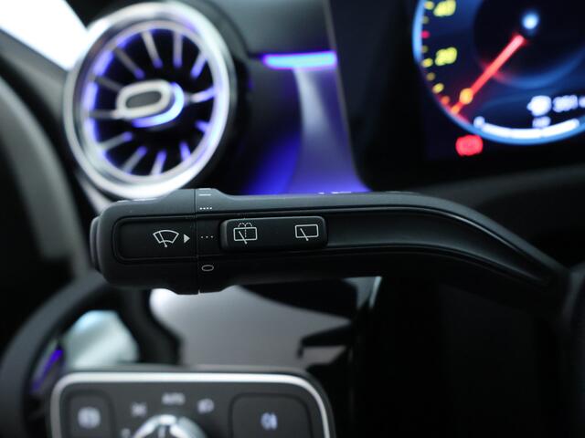 Mercedes-Benz A-KLASSE 180 Business Solution AMG AMG Line | Night Pakket | Panorama Schuif-Kanteldak | Sfeerverlichting. Inclusief 24 maanden MB Certified garantie voor Europa.