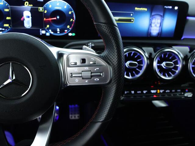 Mercedes-Benz A-KLASSE 180 Business Solution AMG AMG Line | Night Pakket | Panorama Schuif-Kanteldak | Sfeerverlichting. Inclusief 24 maanden MB Certified garantie voor Europa.