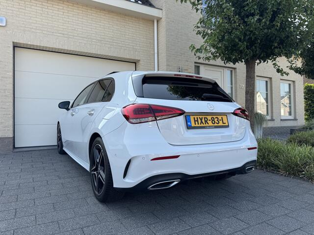 Mercedes-Benz A-KLASSE 180 AMG Aut Panoramadak Nightpakket Widescreen AmbientLight Keyless SportLeder Led Camera Pdc