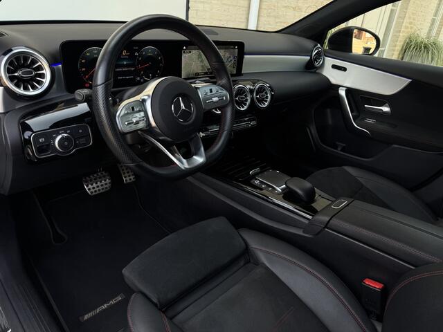 Mercedes-Benz A-KLASSE 180 AMG Aut Panoramadak Nightpakket Widescreen AmbientLight Keyless SportLeder Led Camera Pdc