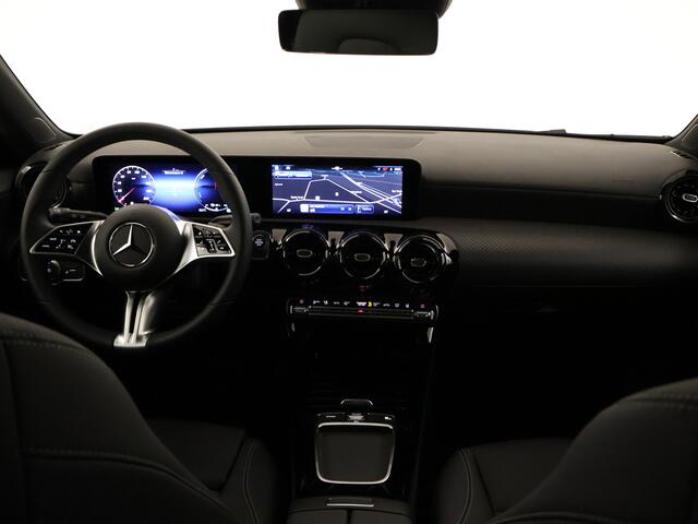 Mercedes-Benz A-KLASSE 250 e Star Edition LIMITED | Dodehoekassistent | Verwarmde stoelen vooraan | Spiegelpakket | Parkeerpakket met achteruitrijcamera | Extra USB-poorten |