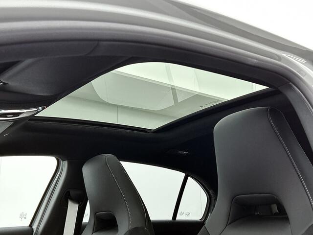 Mercedes-Benz A-KLASSE 180 Business Solution AMG | AMG Line Plus pakket | Panoramaschuifdak | Augmented Reality Navigation | MBUX interieurassistent | 360° camera | Voorstoelen met memory | Head-up display |