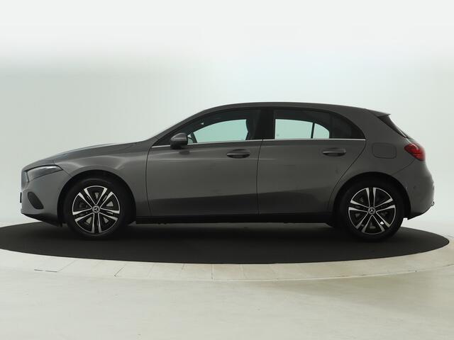 Mercedes-Benz A-KLASSE 250 e Star Edition | Trekhaak | Dodehoekassistent | Parkeerpakket met Camera | Stoelverwarming | DAB | LED | Extra USB-poorten | Spiegelpakket | Zitcomfortpakket | Comfortstoelen voor |