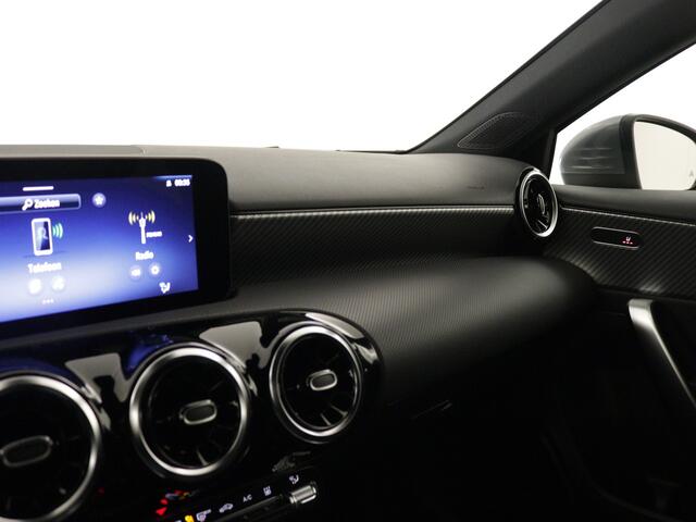 Mercedes-Benz A-KLASSE 250 e Business Line | Verwarmde stoelen vooraan | Extra USB-poorten | Zitcomfortpakket | Achteruitrijcamera | Dodehoekassistent | Spiegelpakket | Parkeerpakket met achteruitrijcamera |