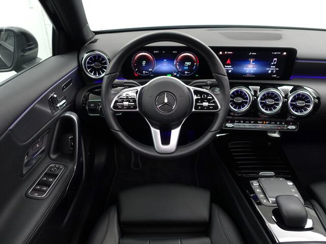 Mercedes-Benz A-KLASSE 250 e AMG Prestige Plus Aut- Panoramadak, 2x Memory, Sfeerverlichting, Carplay, Android Auto, Zitcomfort