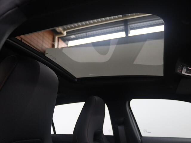 Mercedes-Benz A-KLASSE 180 Star Edition AMG Line LIMITED | Panoramaschuifdak | Head-up display | Multibeam LED | Elektrisch voorstoelen met geheugen