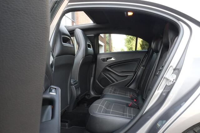 Mercedes-Benz A-KLASSE 180 Prestige Panoramadak, Trekhaak, Dodehoek detectie