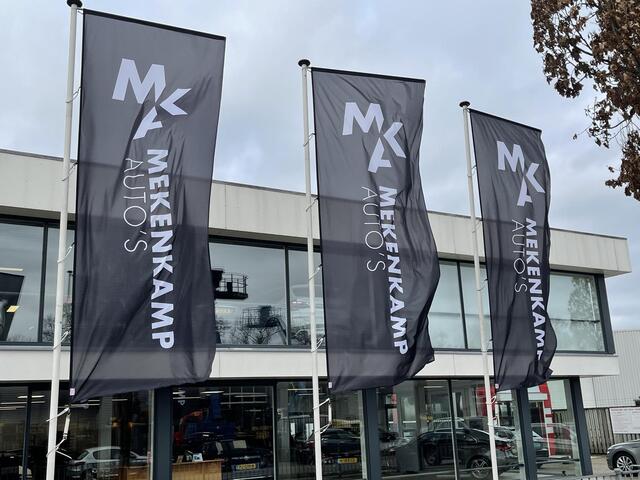 Mercedes-Benz A-KLASSE 180 Business Solution Luxury 17"/Panoramadak/Elektrische stoelen + memory/Keyless/Trekhaak/Stoelverwarming/Multibeam/Sfeerverlichting/Camera