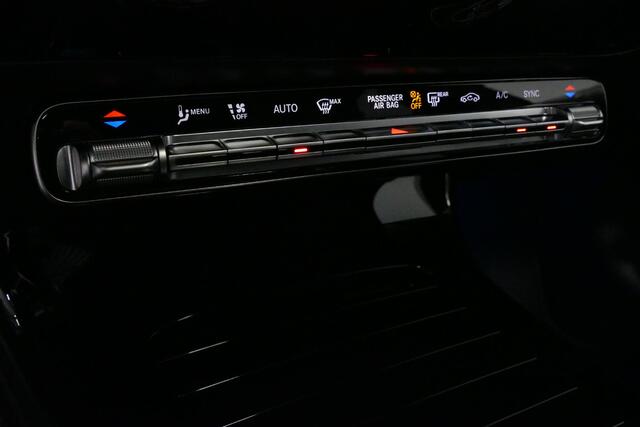 Mercedes-Benz A-KLASSE 200 AMG Line / Facelift / A45 AMG Diffuser / Panamericana Grill / Panoramadak / Elektr. verstelbare voorstoelen + memory / Ambienteverlichting / Apple Carplay - Andriod Auto / Adaptief onderstel AMG / Head-up display / Rondomzicht camera / Multibeam LED /