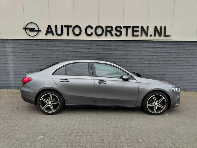 Mercedes-Benz A-KLASSE 180 Sedan Navi Ecc Camera Cruise Control Pdc Keyless Stoelverwarming Regen-Lichtsensor Led Lmv Bluetooth