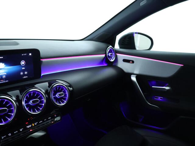 Mercedes-Benz A-KLASSE 180 Limousine AMG | Night Pakket | Trekhaak af fabriek | Sfeerverlichting | Parkeer pakket | Spiegel pakket | Inclusief 24 maanden MB Certified garantie voor Europa.