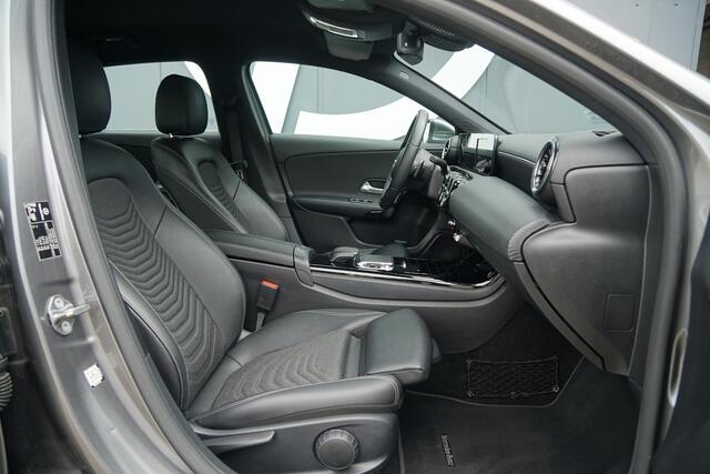 Mercedes-Benz A-KLASSE 180 d AUTOMAAT + AFNEEMBARE TREKHAAK / 19'' / LED / CAMERA