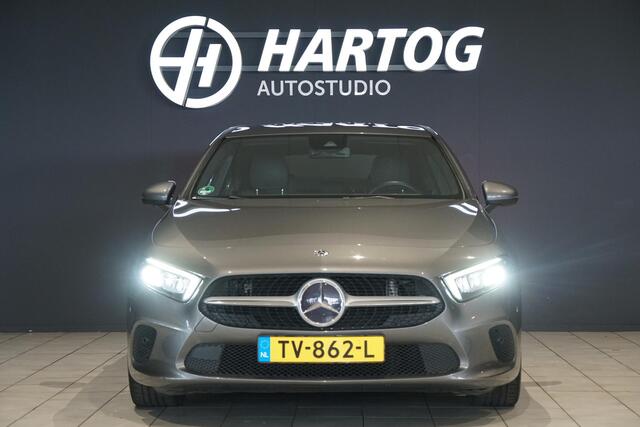 Mercedes-Benz A-KLASSE 180 d AUTOMAAT + AFNEEMBARE TREKHAAK / 19'' / LED / CAMERA