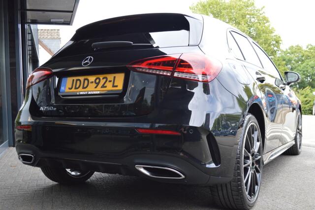Mercedes-Benz A-KLASSE 250 e AMG Led Panorama Distronic Head-Up Camera 360 Night Keyless Pdc