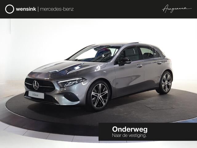 Mercedes-Benz A-KLASSE 180 Star Edition Luxury Line | Panoramaschuifdak | Nightpakket | Digitaal display | Achteruitrijcamera | Led-koplampen | Stoelverwarming |