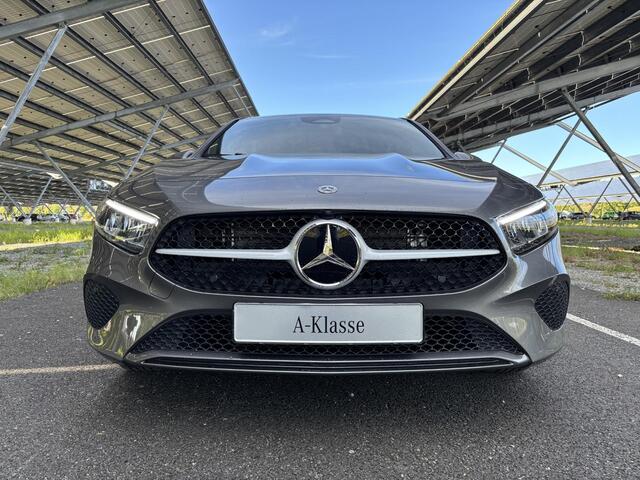 Mercedes-Benz A-KLASSE 250e Business Solution | Led Koplampen| Dodehoekassistent | Achteruitrijcamera| Apple carplay | Stoelverwarming |
