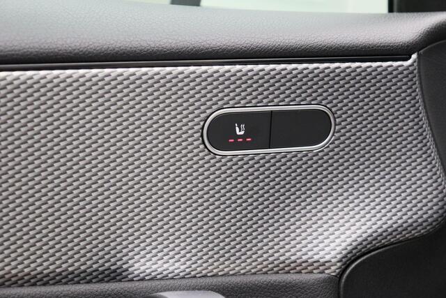 Mercedes-Benz A-KLASSE 200 Premium 2018 Camera | Lederen bekleding | Stoelverwarming | Cruise control | Navigatie | LED | Lichtmetaal | Digitaal dashboard | PDC | Bluetooth