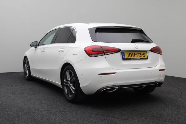 Mercedes-Benz A-KLASSE 200 Premium 2018 Camera | Lederen bekleding | Stoelverwarming | Cruise control | Navigatie | LED | Lichtmetaal | Digitaal dashboard | PDC | Bluetooth