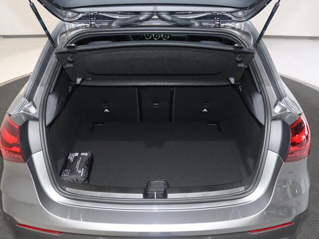 Mercedes-Benz A-KLASSE 180 Star Edition AMG Line | AMG Line Plus | | Panoramaschuifdak | Head-up display | Multibeam LED | Elektrisch voorstoelen met geheugen