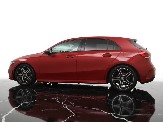 Mercedes-Benz A-KLASSE 160 Business Solution AMG - Navigatie - Camera - 18 inch LM velgen - Sportstoelen - Stoelverwarming - 12 maanden garantie