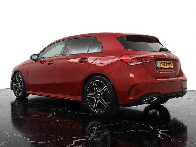 Mercedes-Benz A-KLASSE 160 Business Solution AMG - Navigatie - Camera - 18 inch LM velgen - Sportstoelen - Stoelverwarming - 12 maanden garantie