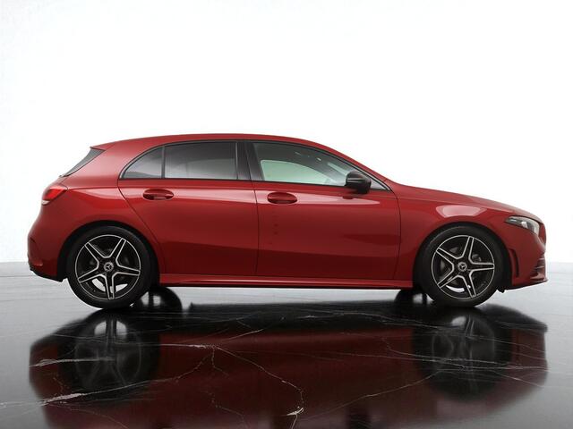 Mercedes-Benz A-KLASSE 160 Business Solution AMG - Navigatie - Camera - 18 inch LM velgen - Sportstoelen - Stoelverwarming - 12 maanden garantie