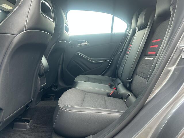 Mercedes-Benz A-KLASSE 180 BlueEfficiency Style Automaat / Trekhaak (Trekgewicht 1.200kg) / Airco / Cruise Control / Navigatie full map / Kunstlederen Bekleding / Sportstoelen