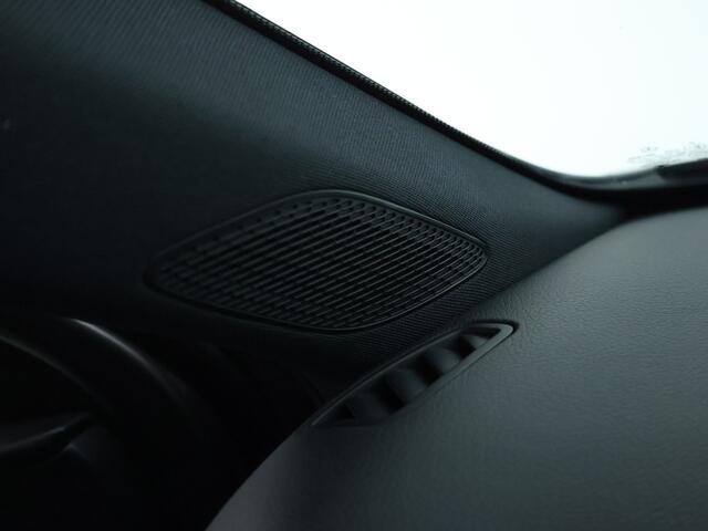 Mercedes-Benz A-KLASSE 160 Business Solution Luxury | Achteruitrijcamera | Sfeerverlichting | Stoelverwarming | Leder | Apple Carplay | Inclusief 24 maanden MB Certified garantie voor Europa.