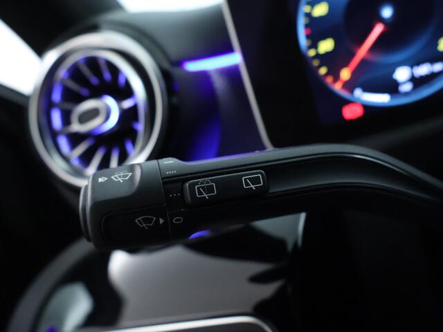 Mercedes-Benz A-KLASSE 160 Business Solution Luxury | Achteruitrijcamera | Sfeerverlichting | Stoelverwarming | Leder | Apple Carplay | Inclusief 24 maanden MB Certified garantie voor Europa.