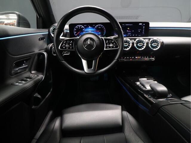 Mercedes-Benz A-KLASSE 250 e Business Solution Luxury Limited [SFEERVERLICHTING, TREKHAAK, CAMERA, PDC 360, CRUISE CONTROL, STOELVERWARMING, FLIPPERS, BLUETOOTH TELEFOON, AUTO AIRCO, NAVIGATIE, NIEUWSTAAT]